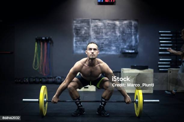 спортивный зал, спортсмен, штанга