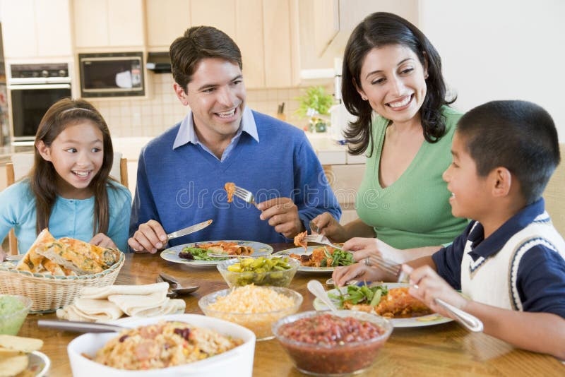family,dinner,table,smiling