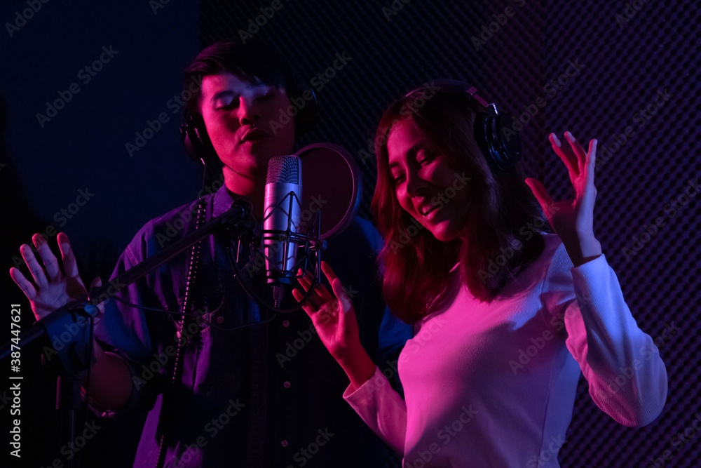 microphone,voice,sound,man,woman