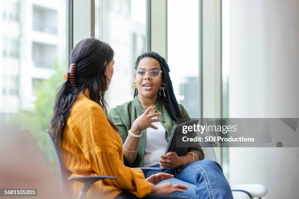 doctor and patient talking, friendly atmosphere