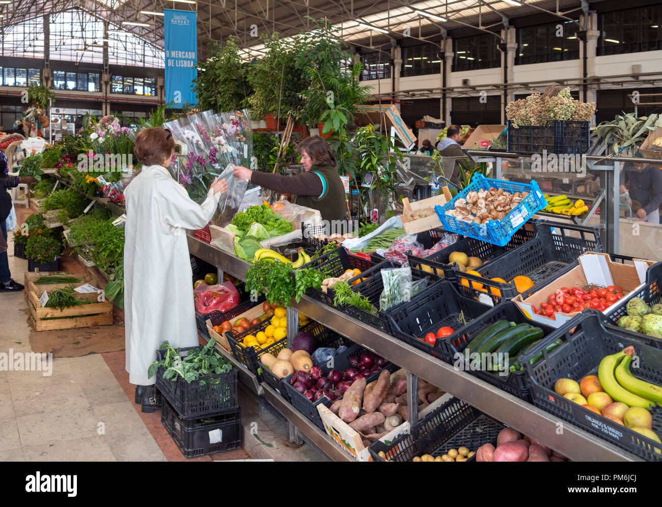 localmarket,fruits,vegetables,people