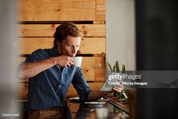 person,tablet,coffee,cafe