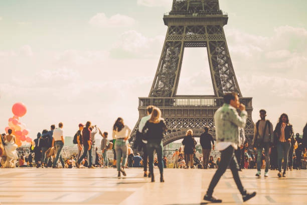 Crowded street, Paris, tourist trap