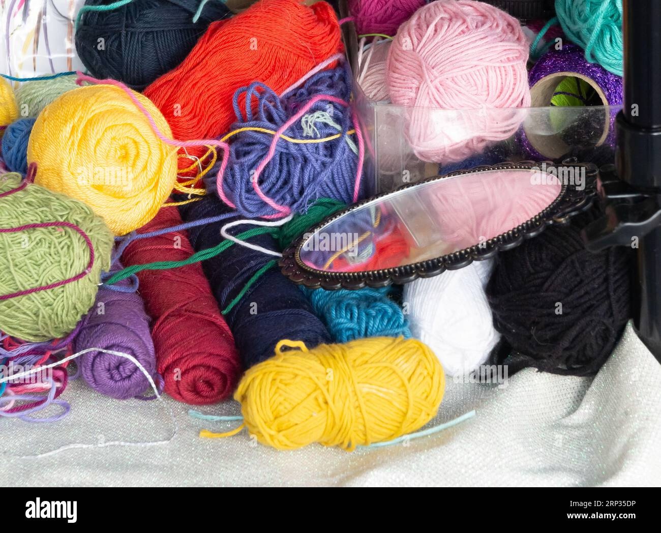 yarn,balls,colorful,spools