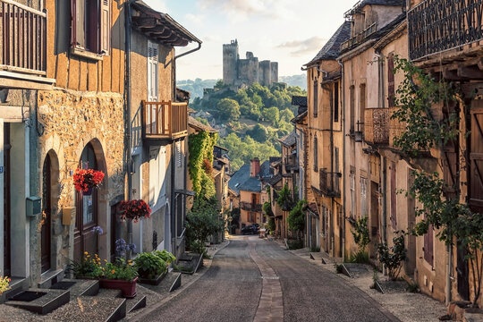 french town, architecture, old buildings, sunny day