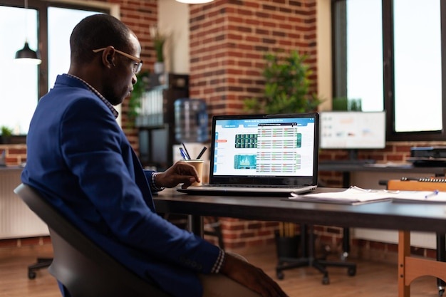 businessman,laptop,office,growth