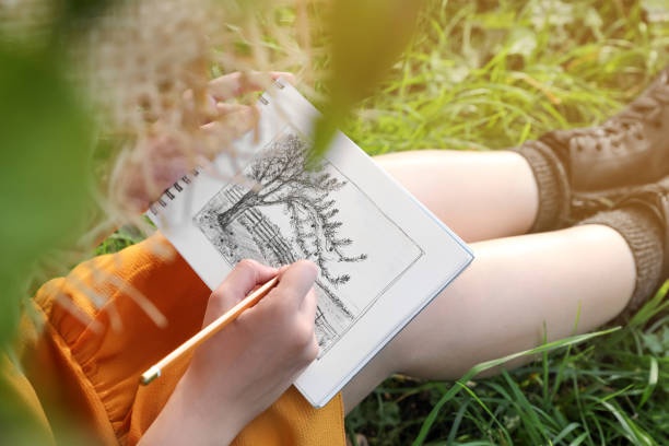 hand,pencil,sketchbook,outdoor