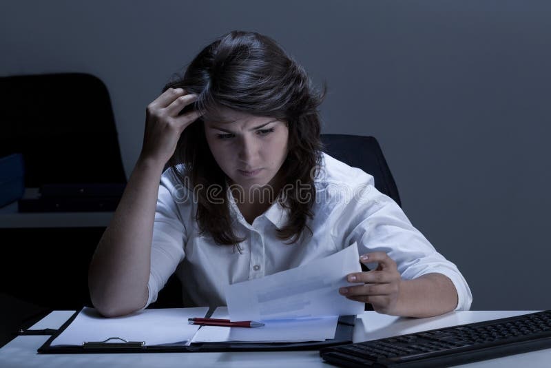 woman,business,office,stressed