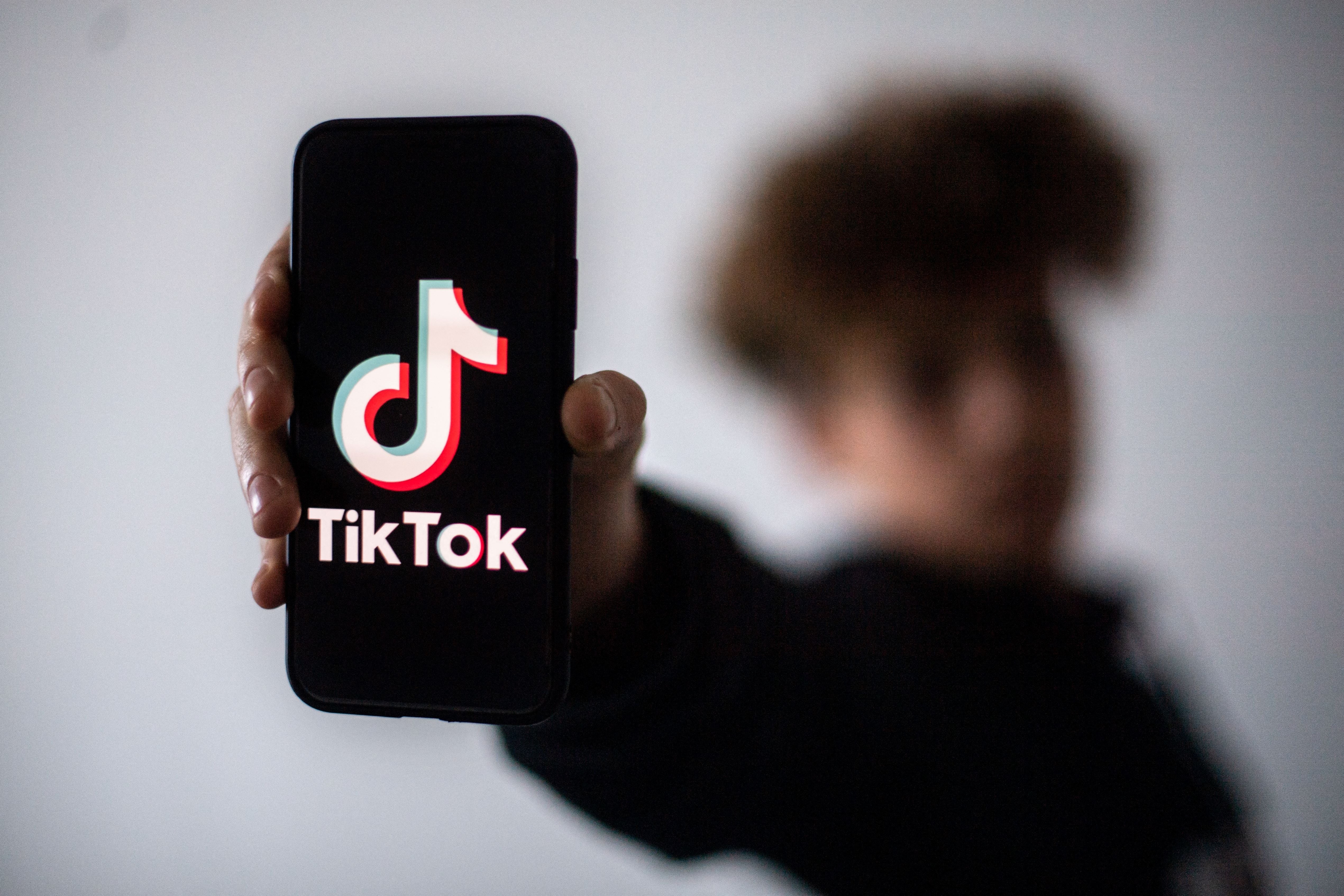 smartphone,tiktok,video,user