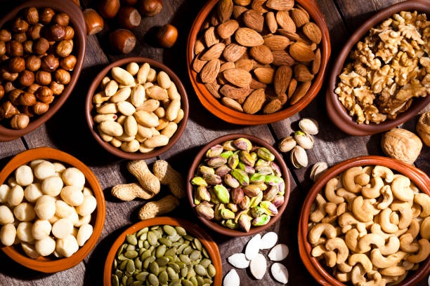 nuts,walnuts,almonds,pecans,cashews