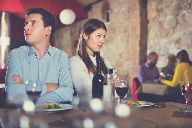 couple, awkward, first date, restaurant