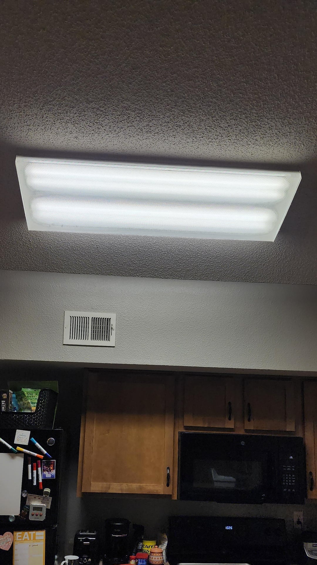 apartment, bad lighting, fluorescent lights