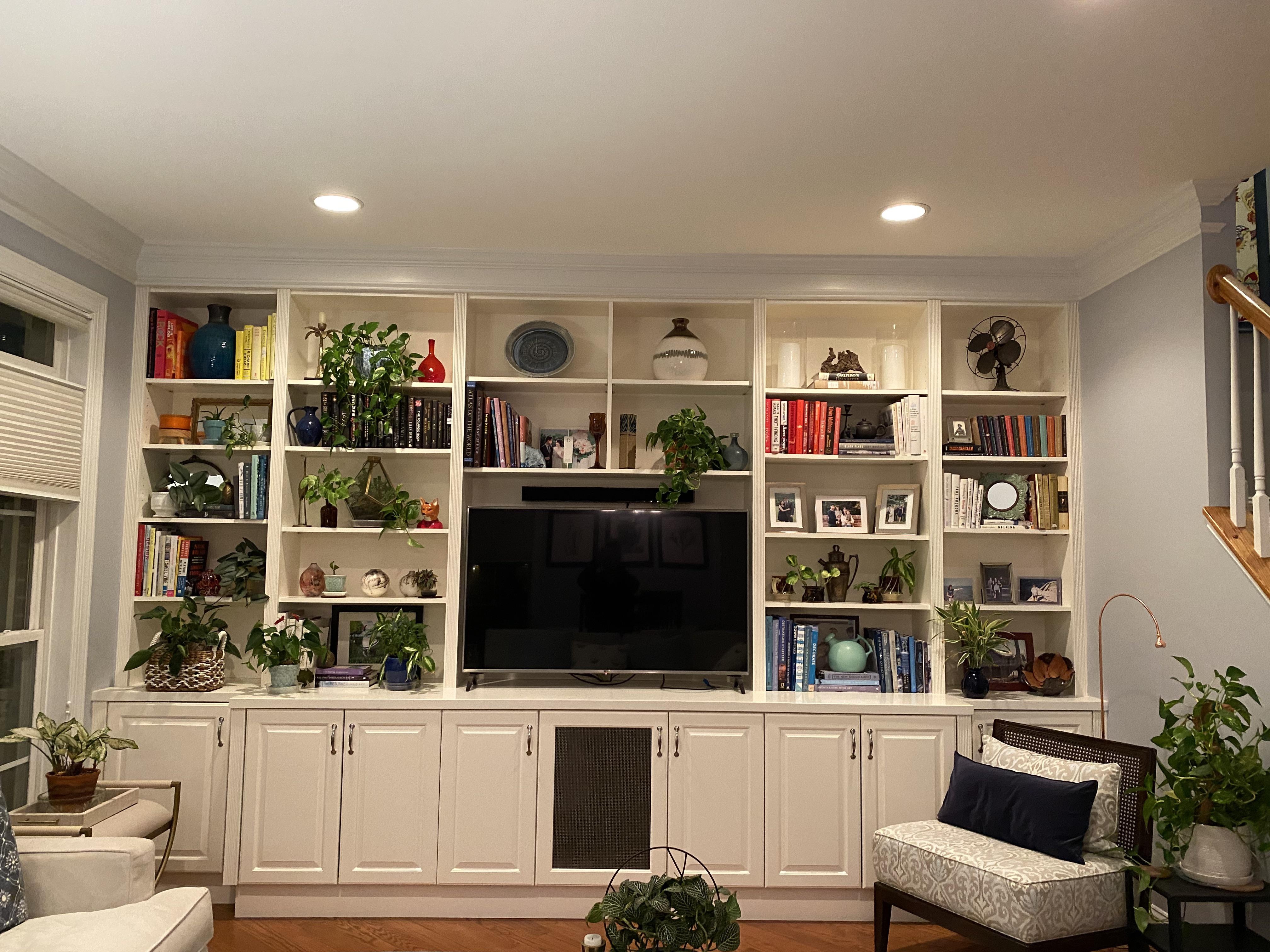apartment, cluttered, too much decor
