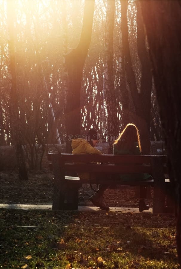 two people talking, park, sunlight