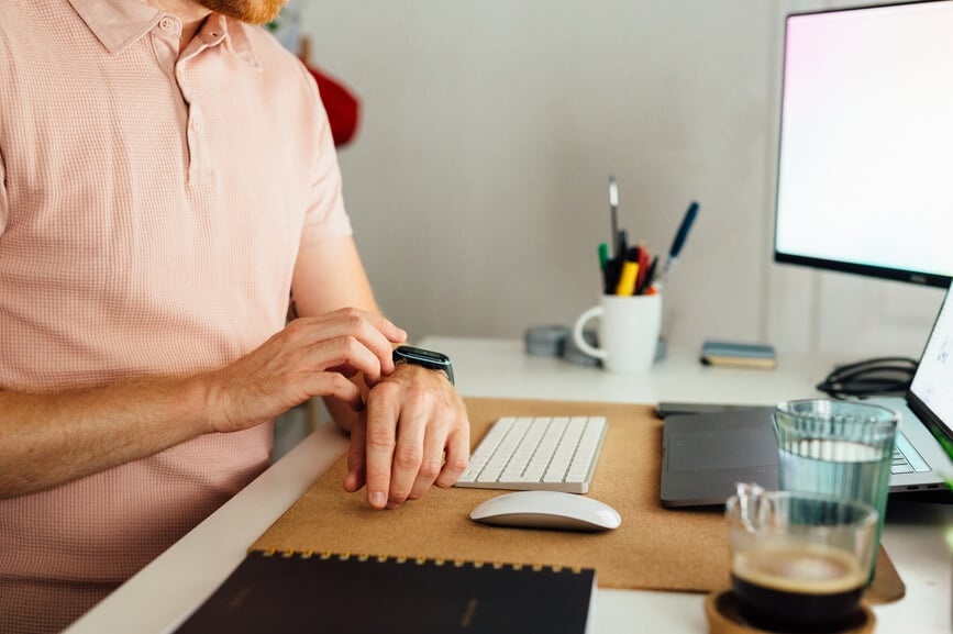 person using pomodoro timer