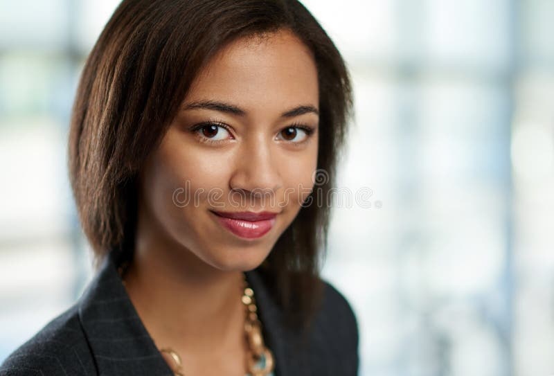 portrait,bokeh,shallow depth of field,woman,smile