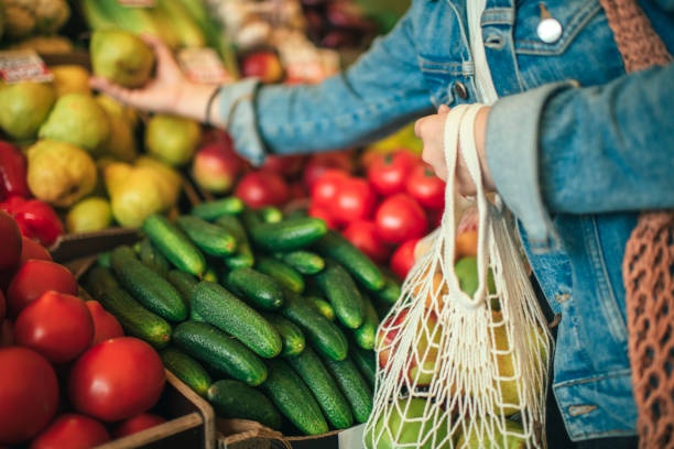 local-market,food,fruits,vegetables,people
