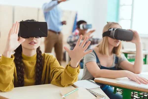 студент,VR очки,учебное пространство,будущее