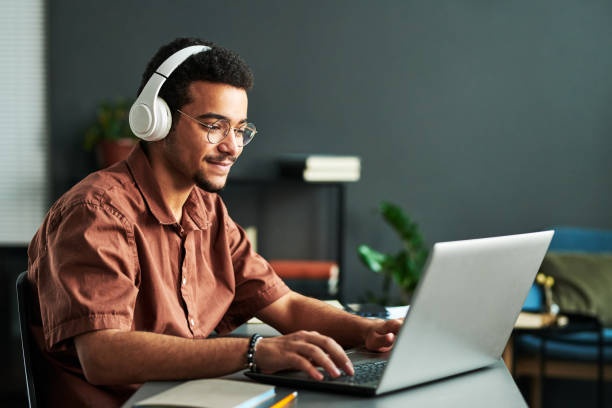 student,laptop,language learning app,headphones