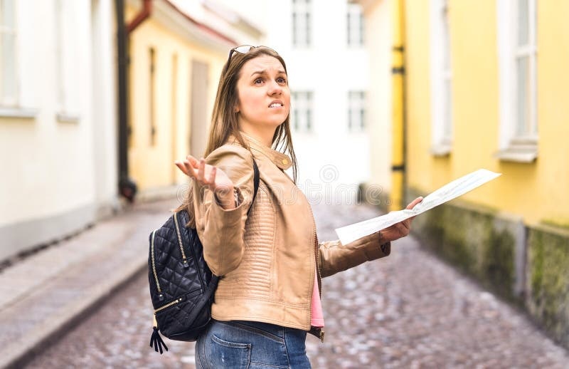 traveler, confused, map, city