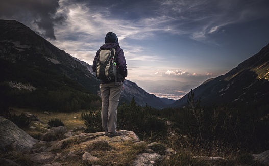 traveler,backpack,mountains,sunset