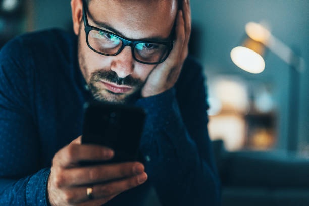 smartphone,social media,stressed face