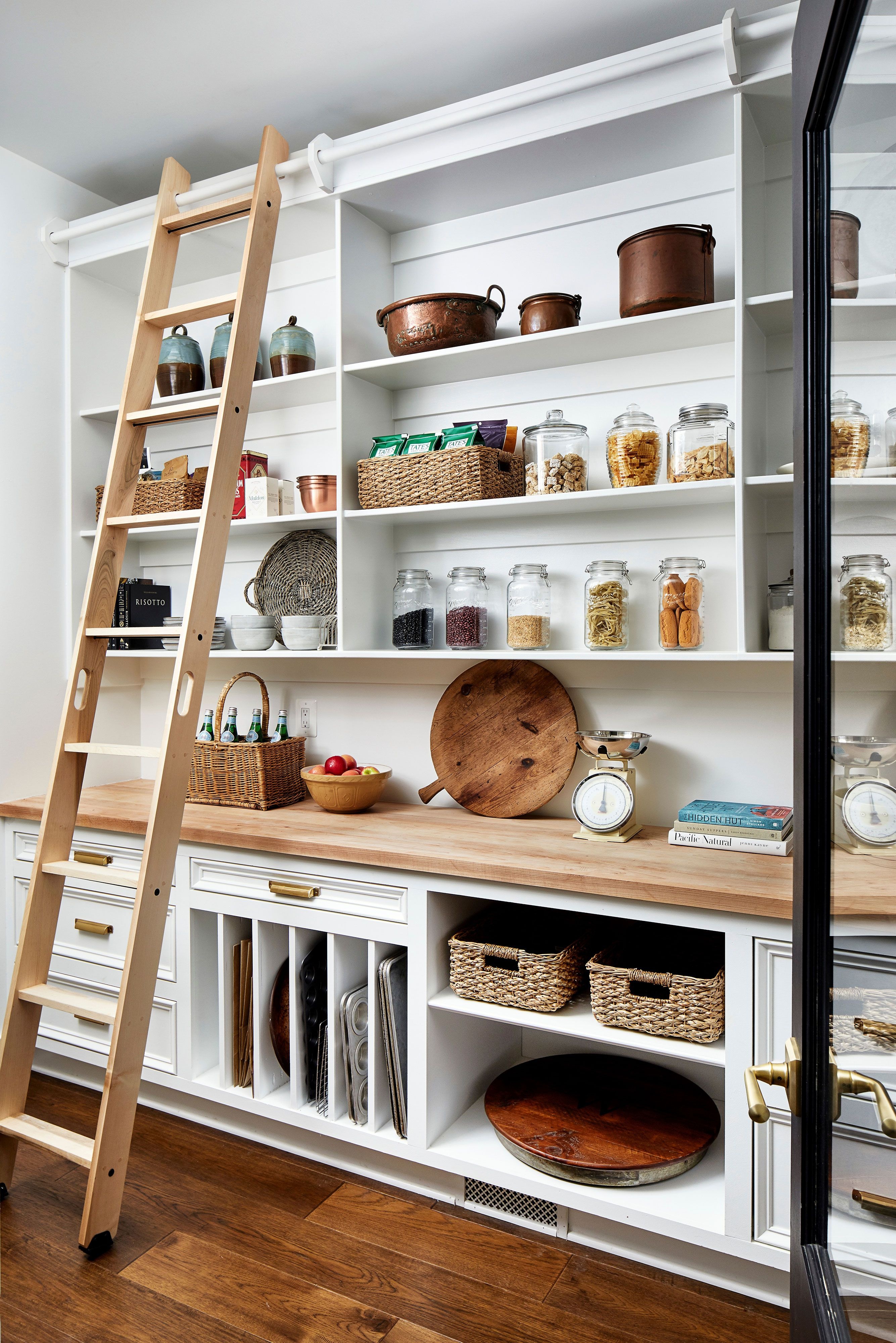 kitchen,storage,pantry,shelves