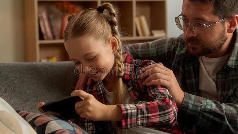parent,child,sad,screen,gadget