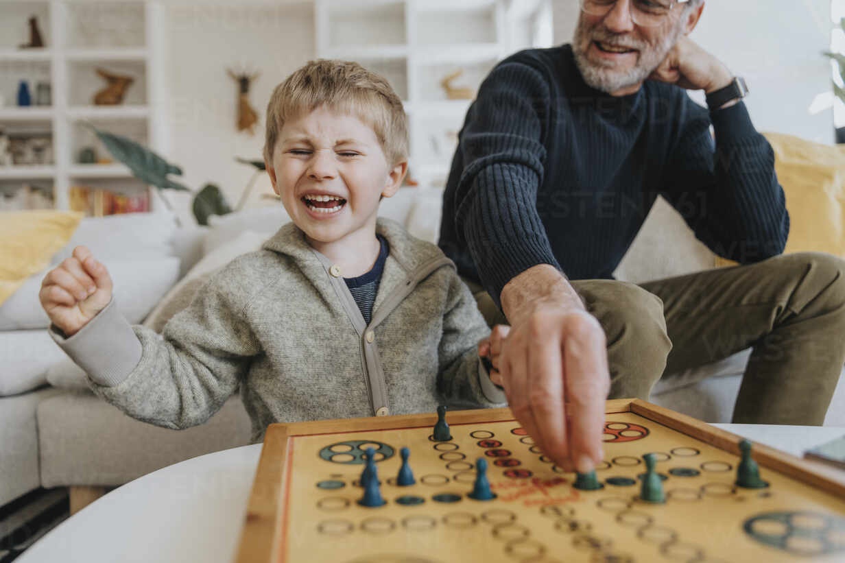 father,son,playing,game,boardgame