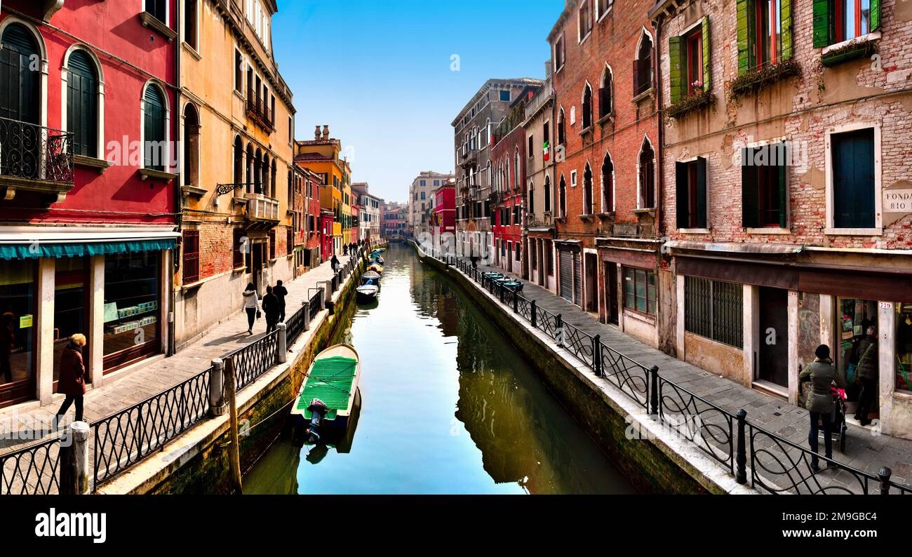 vaporetto,venice,canal,buildings