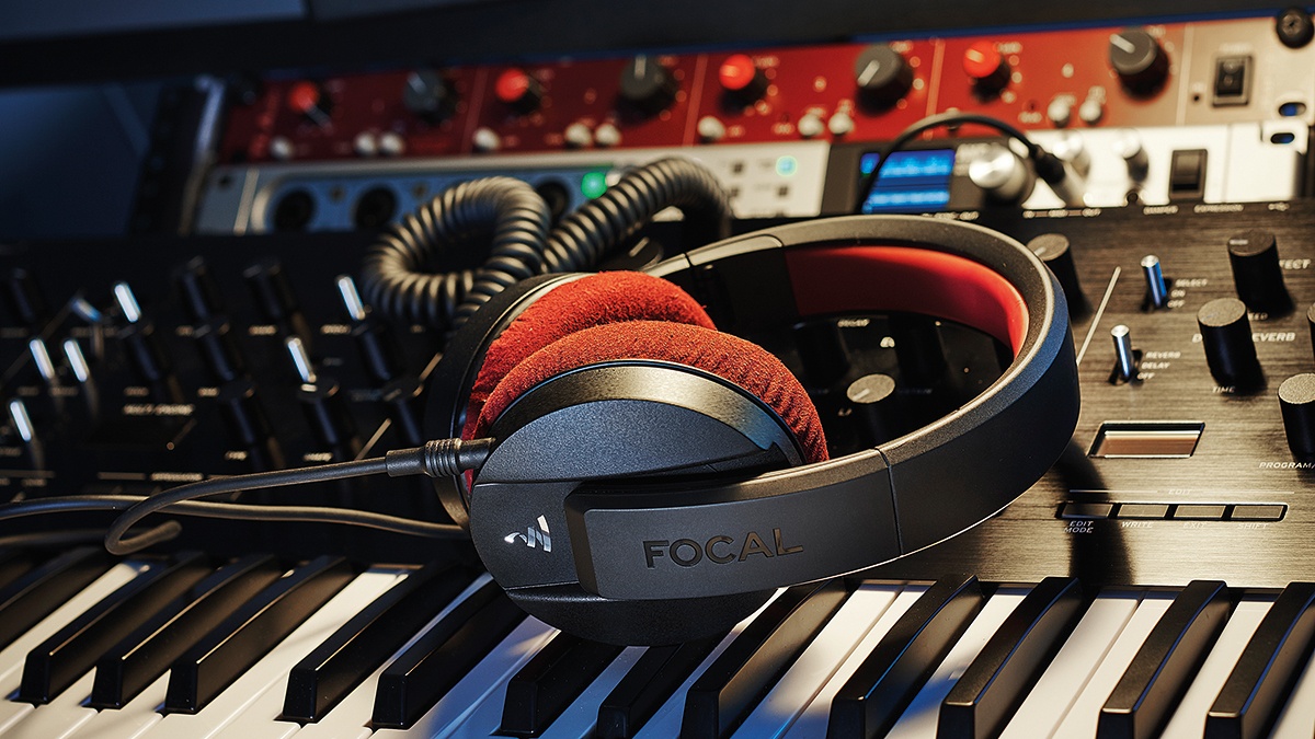 closed-back headphones,studio,recording