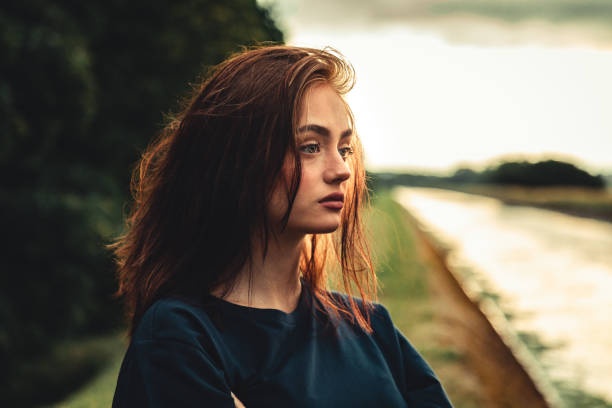 girl,shy,posting,online
