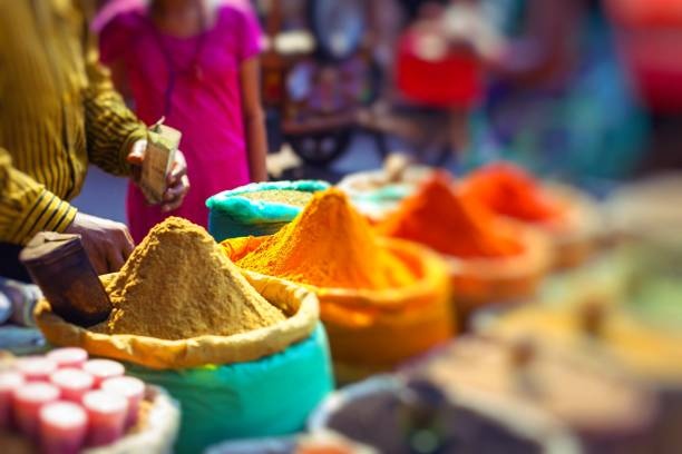 indian_market,colorful,spices,people