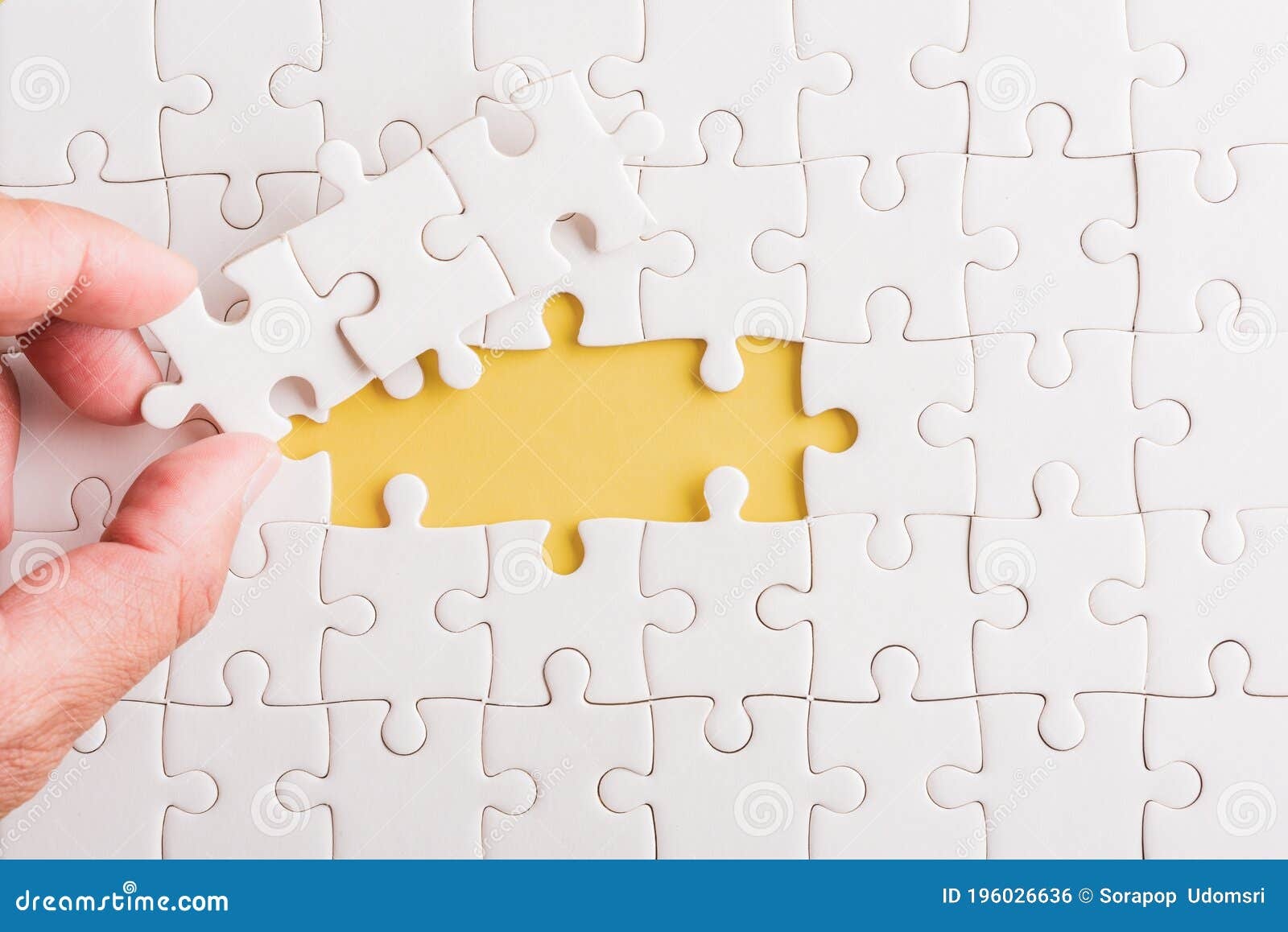 puzzle,pieces,solving,hand