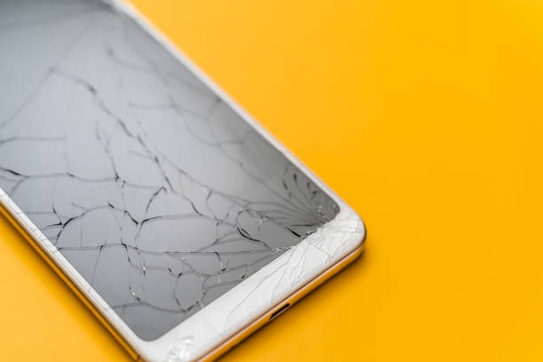 smartphone,old,broken,screen
