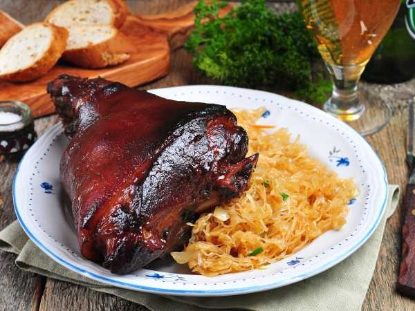 Чешская кухня, свиное колено, пиво
